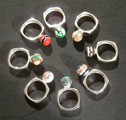 Gyűrűk lámpaüveg gyöngyökkel